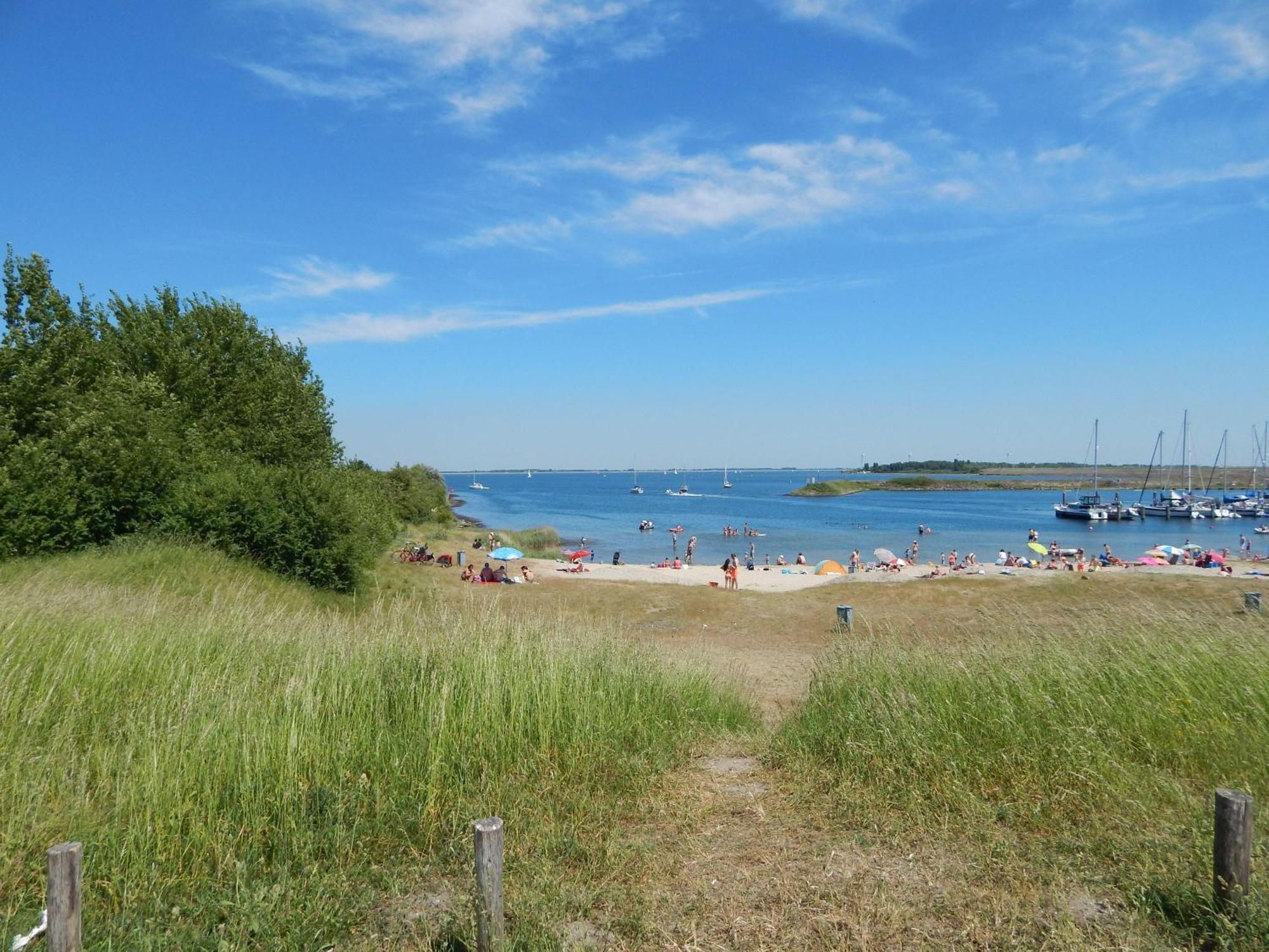 Wunderschoenes-Freistehendes-Ferienhaus-An-Der-See-Sauna-Strand-Yachthafen-Wlan Брейніссе Екстер'єр фото