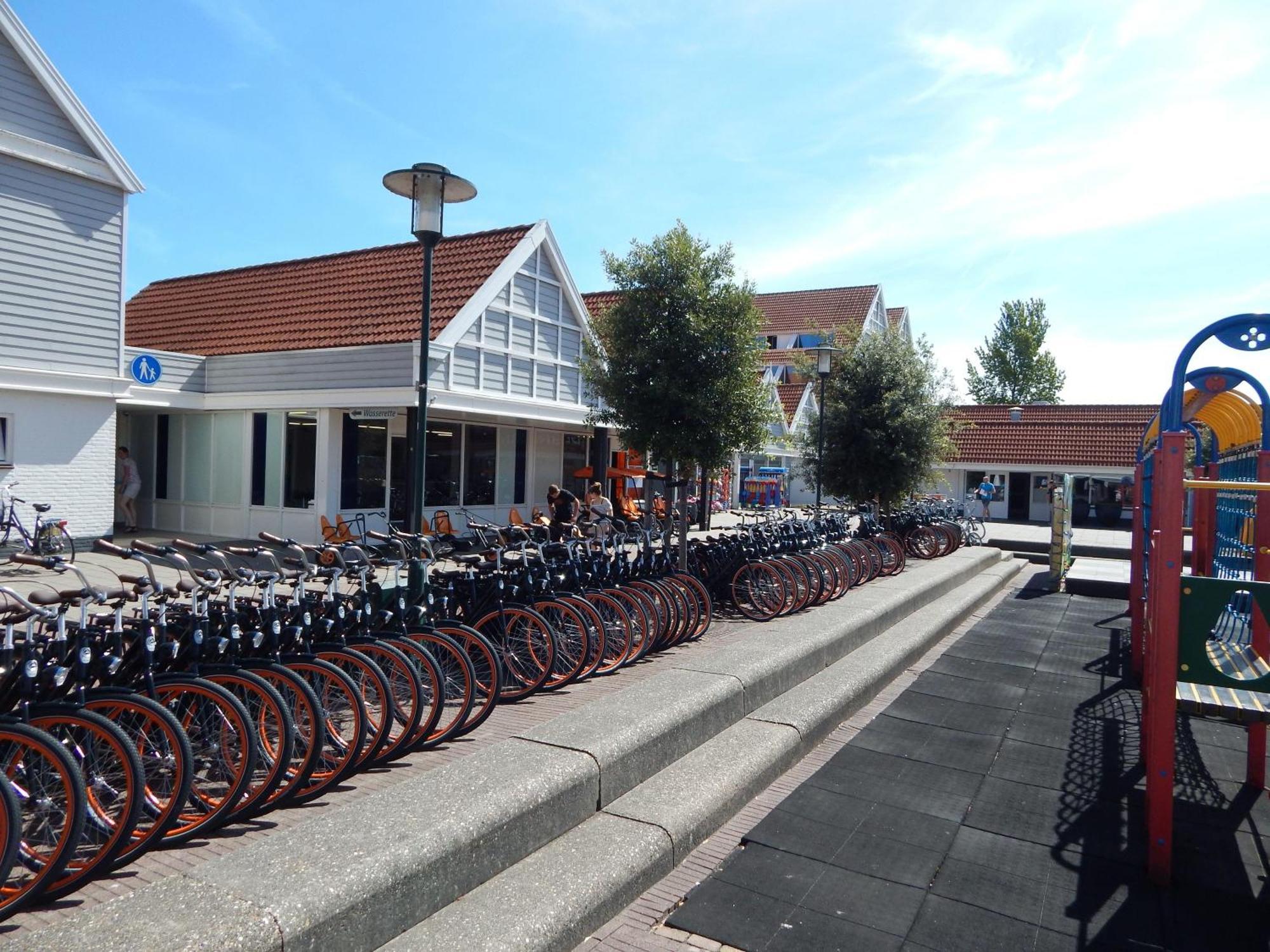 Wunderschoenes-Freistehendes-Ferienhaus-An-Der-See-Sauna-Strand-Yachthafen-Wlan Брейніссе Екстер'єр фото