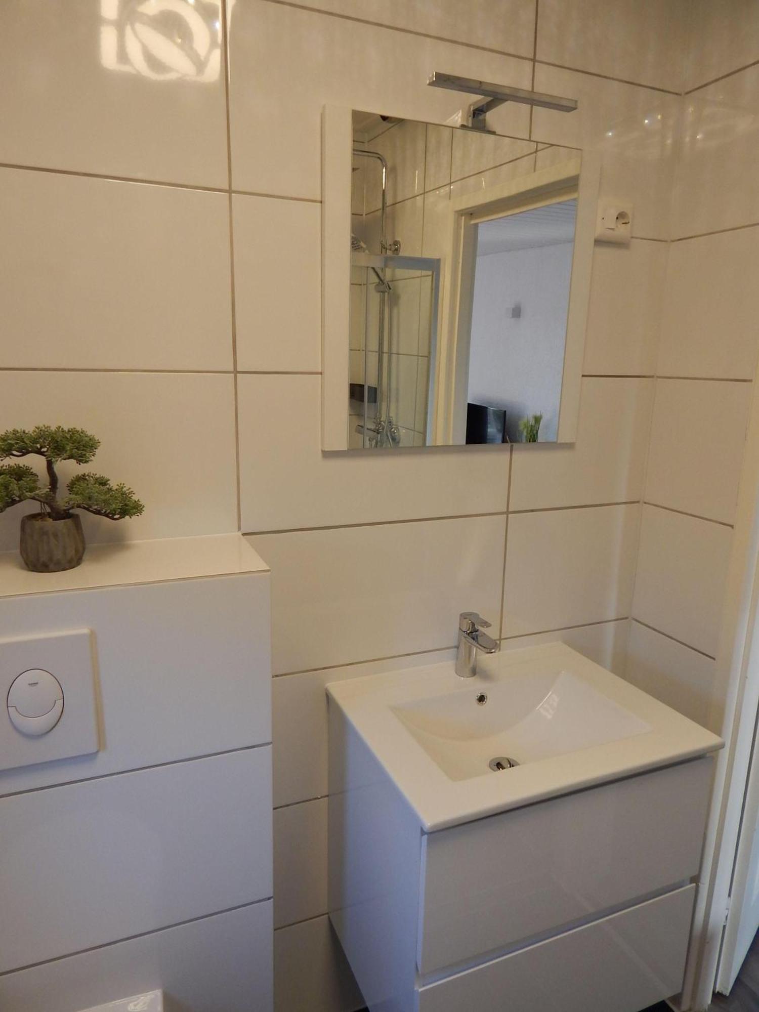 Wunderschoenes-Freistehendes-Ferienhaus-An-Der-See-Sauna-Strand-Yachthafen-Wlan Брейніссе Екстер'єр фото