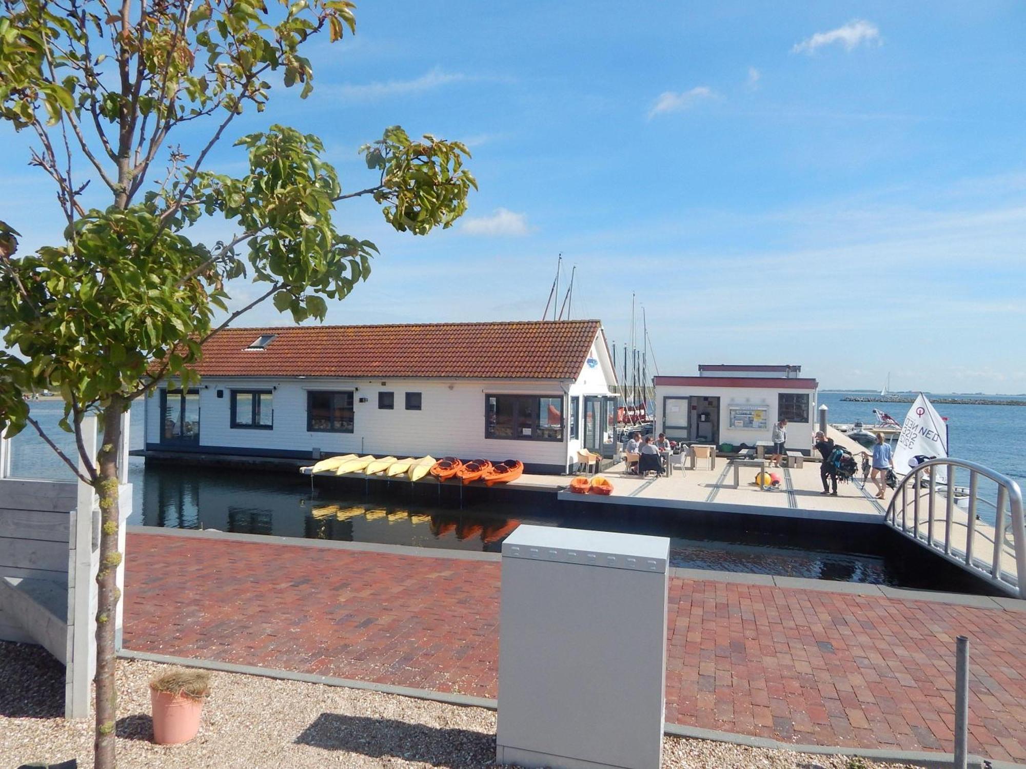 Wunderschoenes-Freistehendes-Ferienhaus-An-Der-See-Sauna-Strand-Yachthafen-Wlan Брейніссе Екстер'єр фото